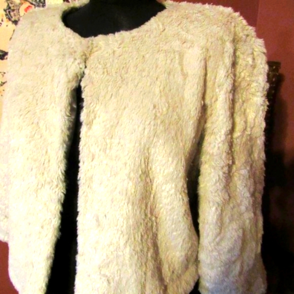🪽 Cream Faux Fur Evening Jacket with Mocha Satin Lining - MJ - Picture 4 of 15